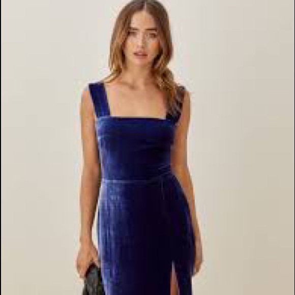 Blue velvet soft dress from Reformation. - Picture 5 of 7